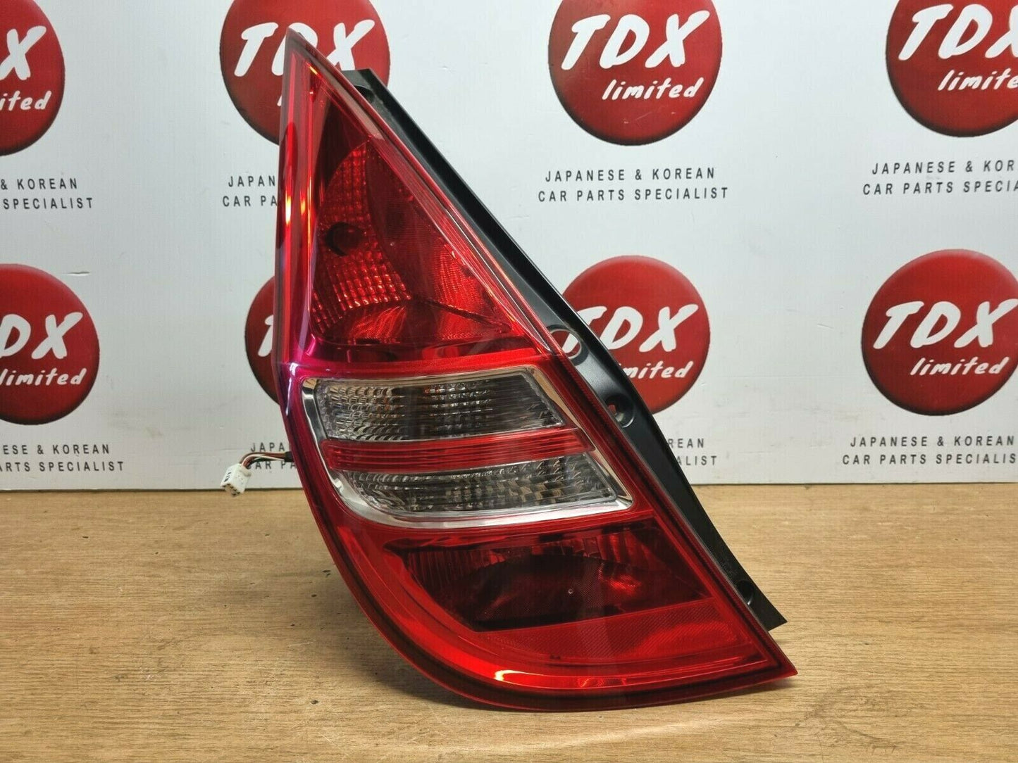 HYUNDAI I30 MK1 FD 2007-2011 GENUINE PASSENGERS SIDE REAR OUTER BODY BRAKE LIGHT