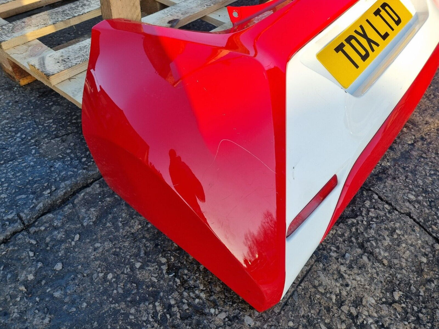 TOYOTA AYGO MK2 2014-2017 PRE-FACELIFT GENUINE REAR BUMPER IN RED AND WHITE