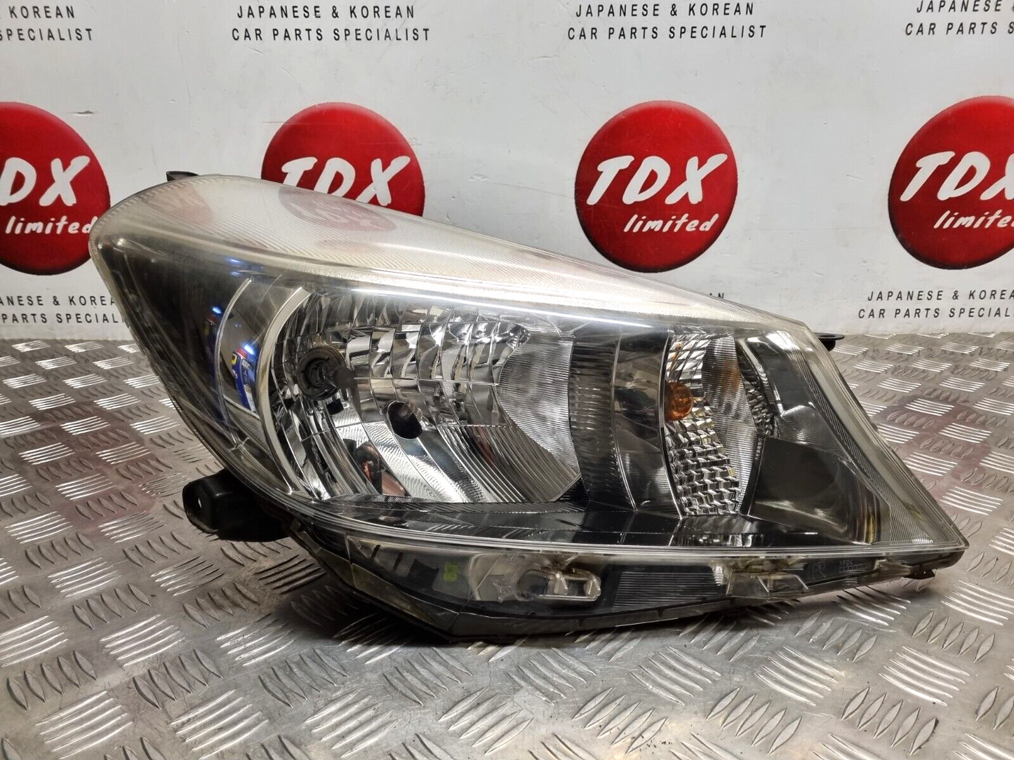 TOYOTA YARIS MK3 2012-2014 PRE-FACELIFT GENUINE DRIVERS SIDE HALOGEN HEADLIGHT