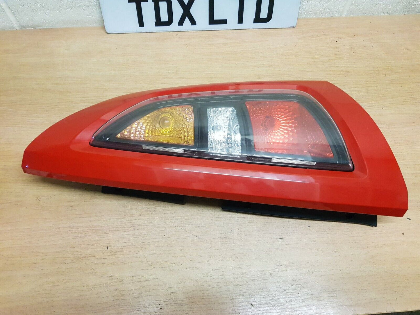 Genuine Kia Soul MK1 Driver Side Rear Outer Red Tail Light Lamp 2009-2013