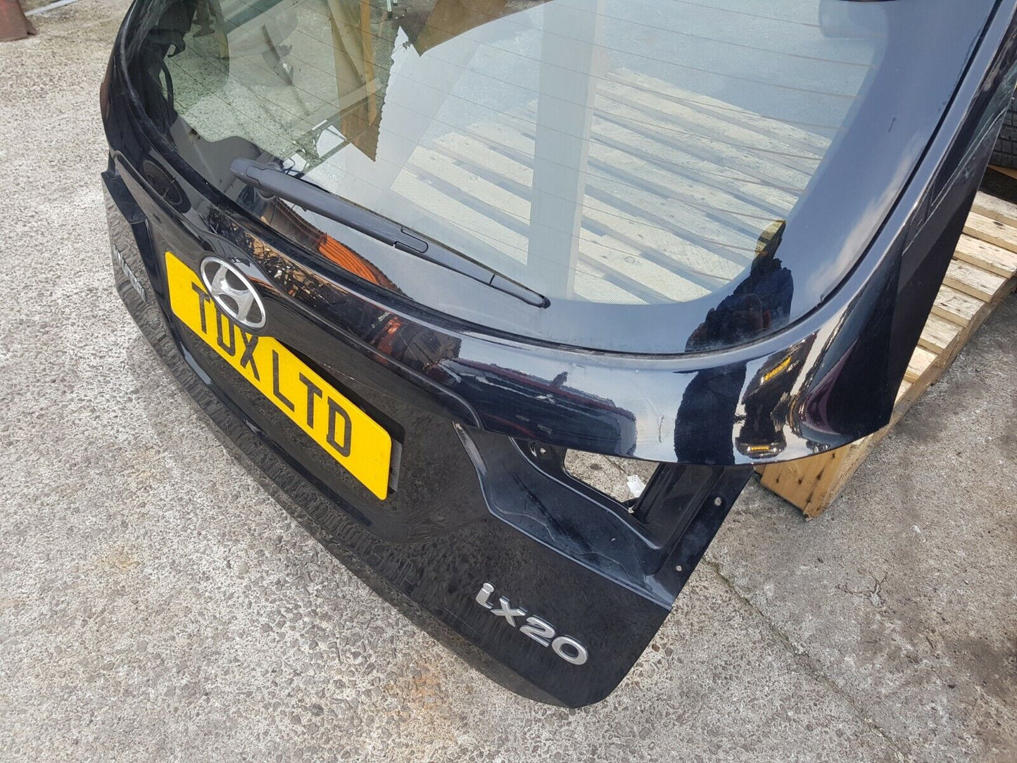 Hyundai IX20 Hatchback Tailgate Shell + Windscreen In Black 2010-2018