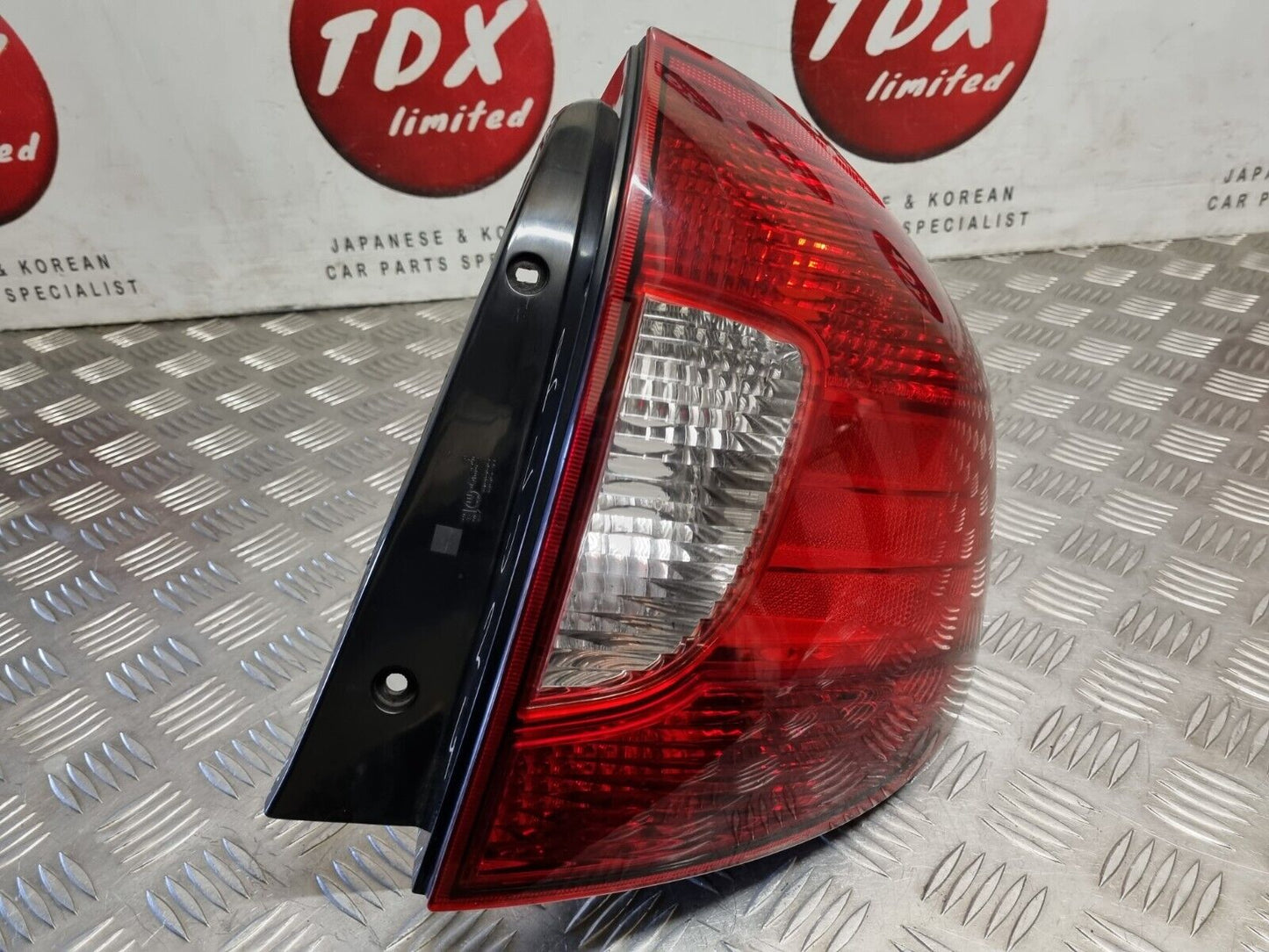 KIA RIO MK1 FACELIFT 2003-2005 GENUINE DRIVERS SIDE REAR OUTER BRAKE LIGHT LAMP