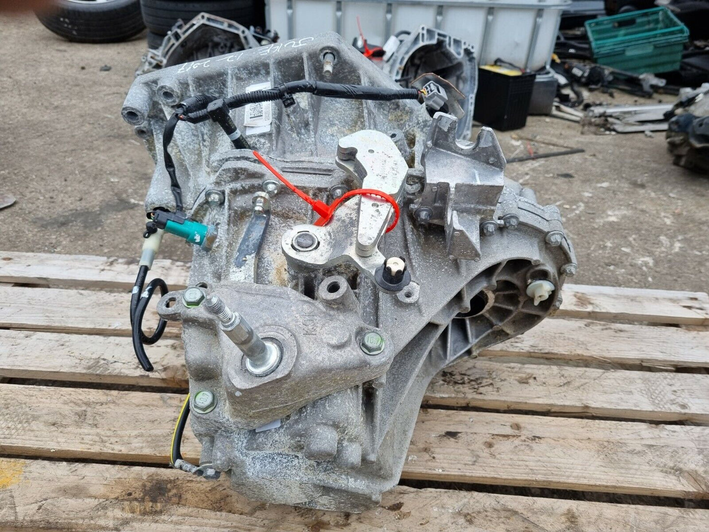 Nissan Juke F15 1.2 DIG-T 6 Speed Manual Gearbox 2014-2019 320100960R 32010BV80A