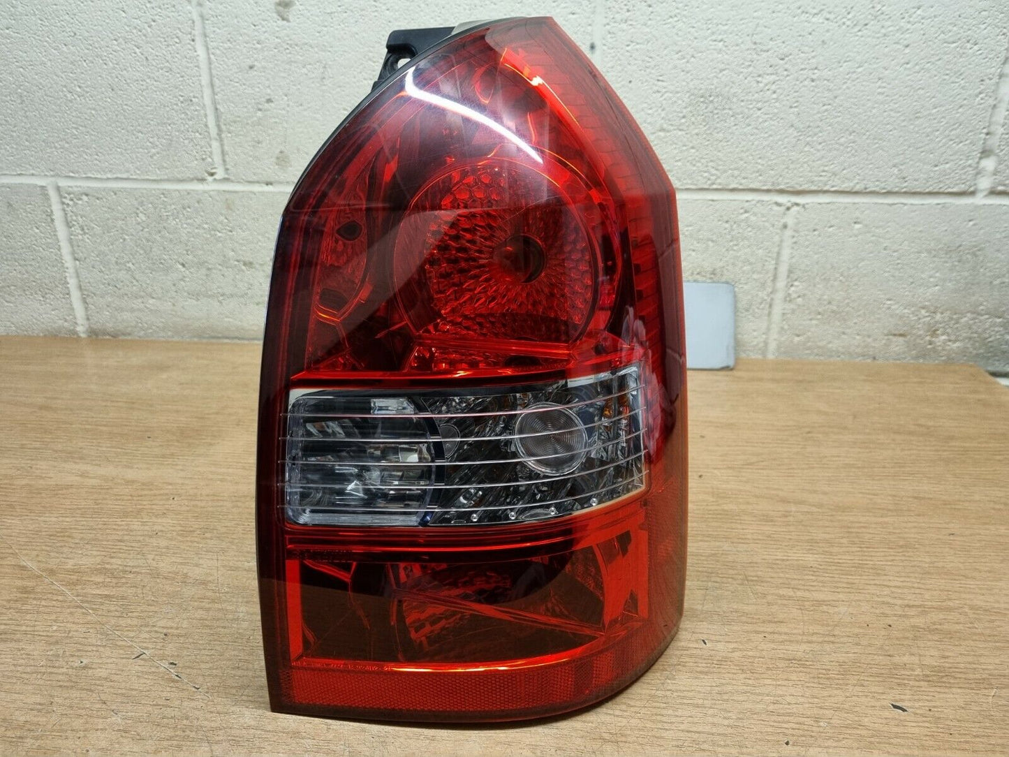 Hyundai Tucson MK1 Genuine Drivers Side Rear Outer Tail Light Lamp 2004-2009