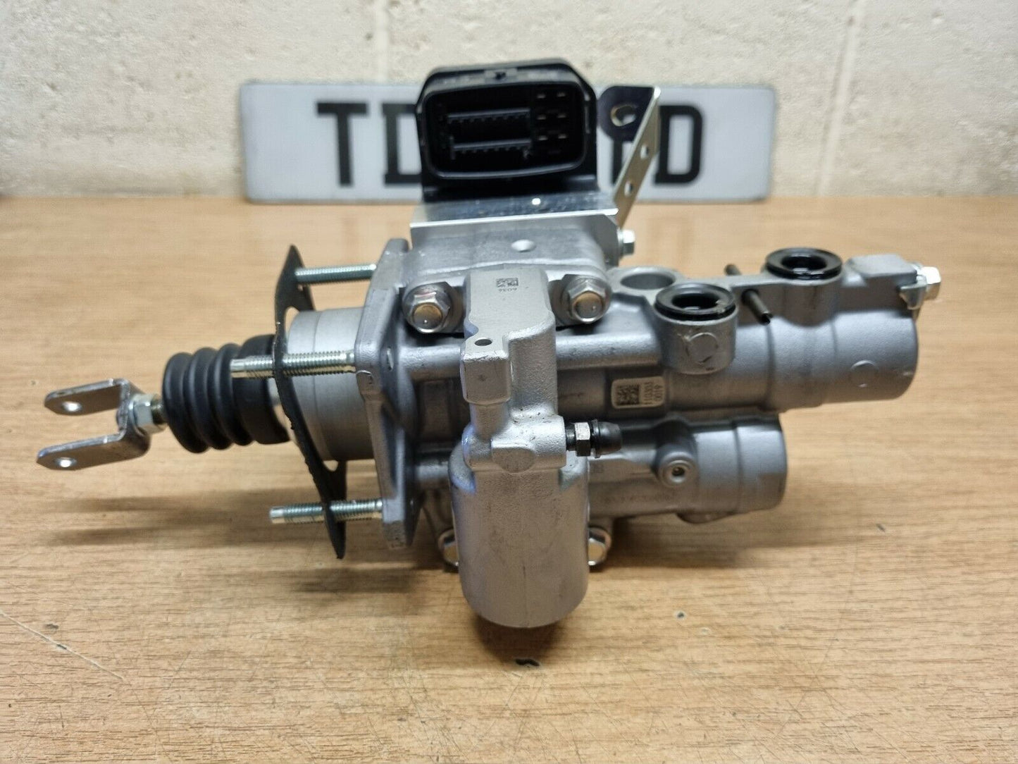 Toyota Prius 1.8 PHEV Genuine Brake Master Cylinder Pump 2016-2019