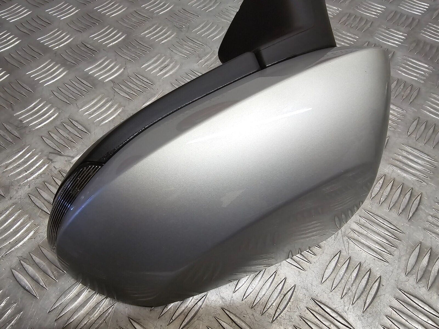 SUZUKI SWACE AMZ 2020-2023 GENUINE PASSENGERS SIDE POWER FOLD WING MIRROR SILVER