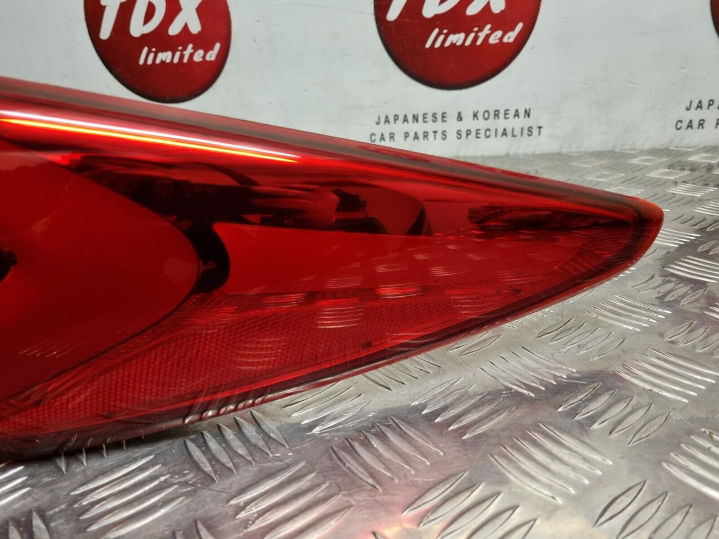 HYUNDAI IX35 2010-2015 GENUINE DRIVERS SIDE REAR OUTER LED BRAKE LIGHT 92402-2Y5