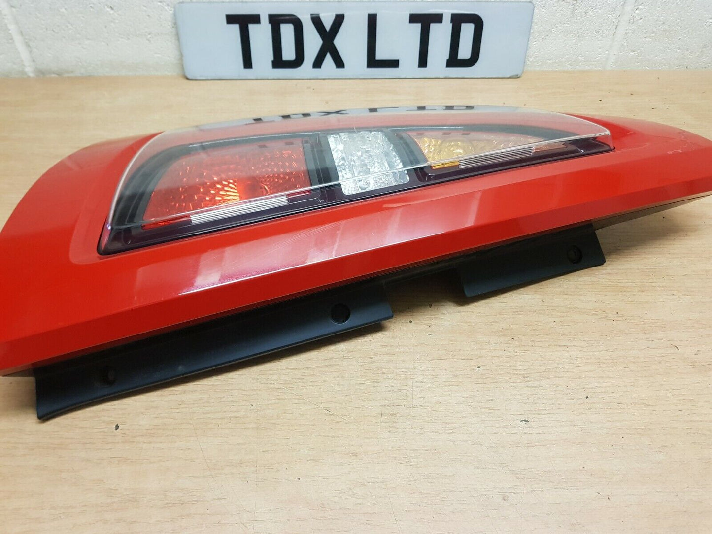 Genuine Kia Soul MK1 Passenger Side Rear Outer Red Tail Light Lamp 2009-2013