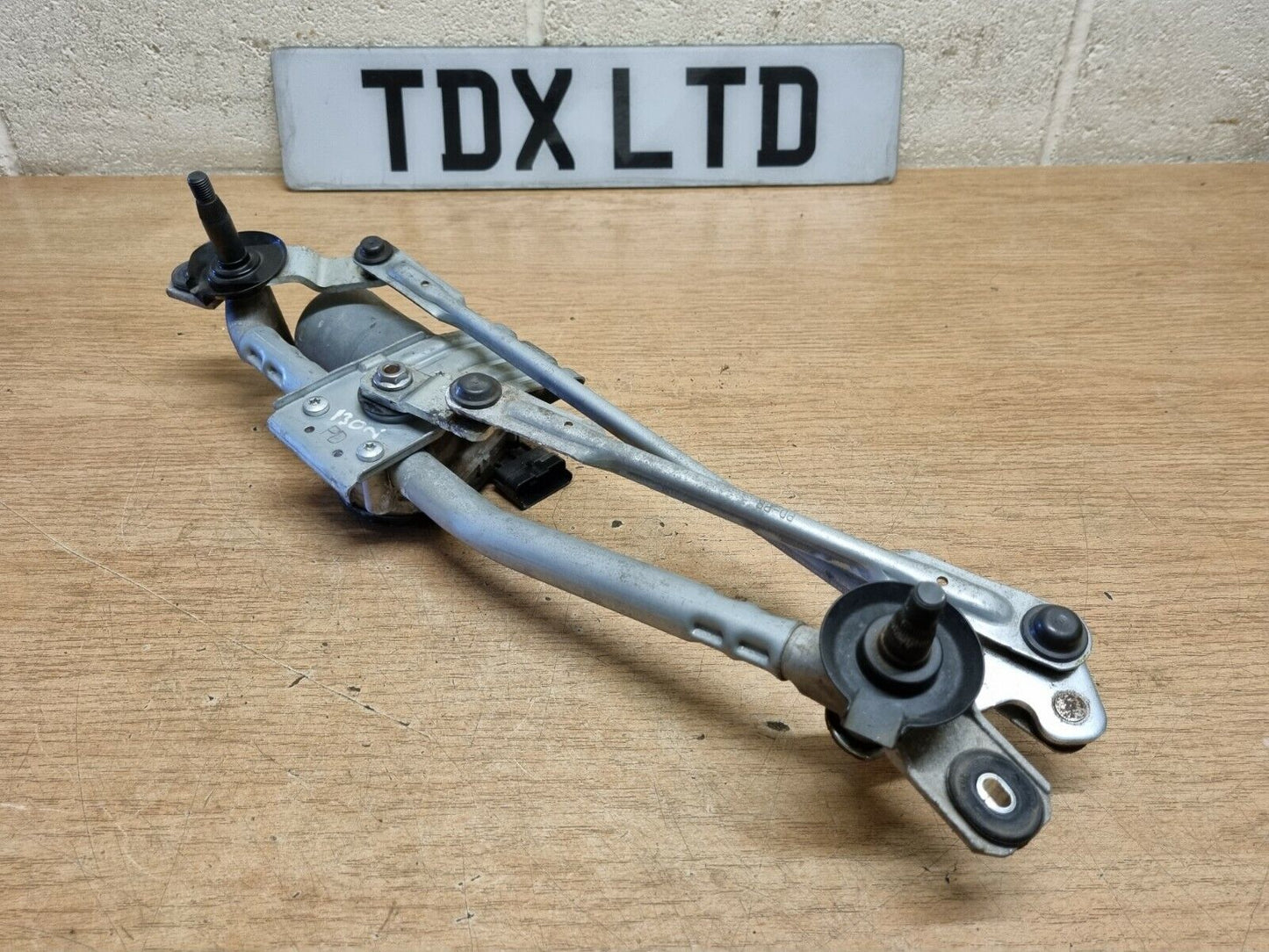 HYUNDAI I30N 2017-2020 GENUINE FRONT WINDSCREEN WIPER MOTOR + LINKAGE