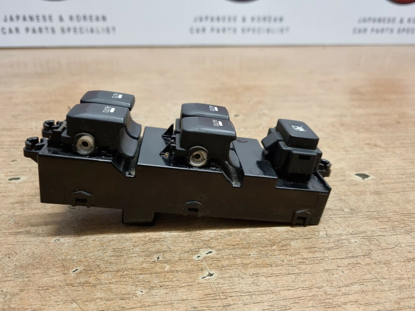 KIA CEED MK2 GENUINE DRIVERS FRONT O/S 4 WAY WINDOW SWITCH 2012-2015 93570-A2900