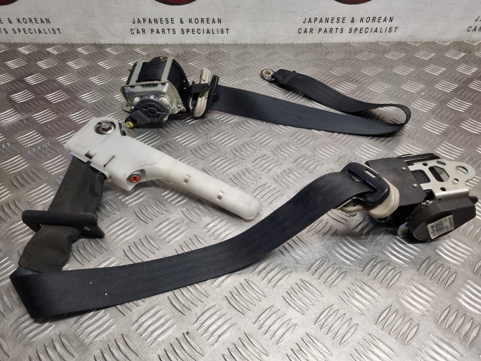 Nissan juke seat deals belt