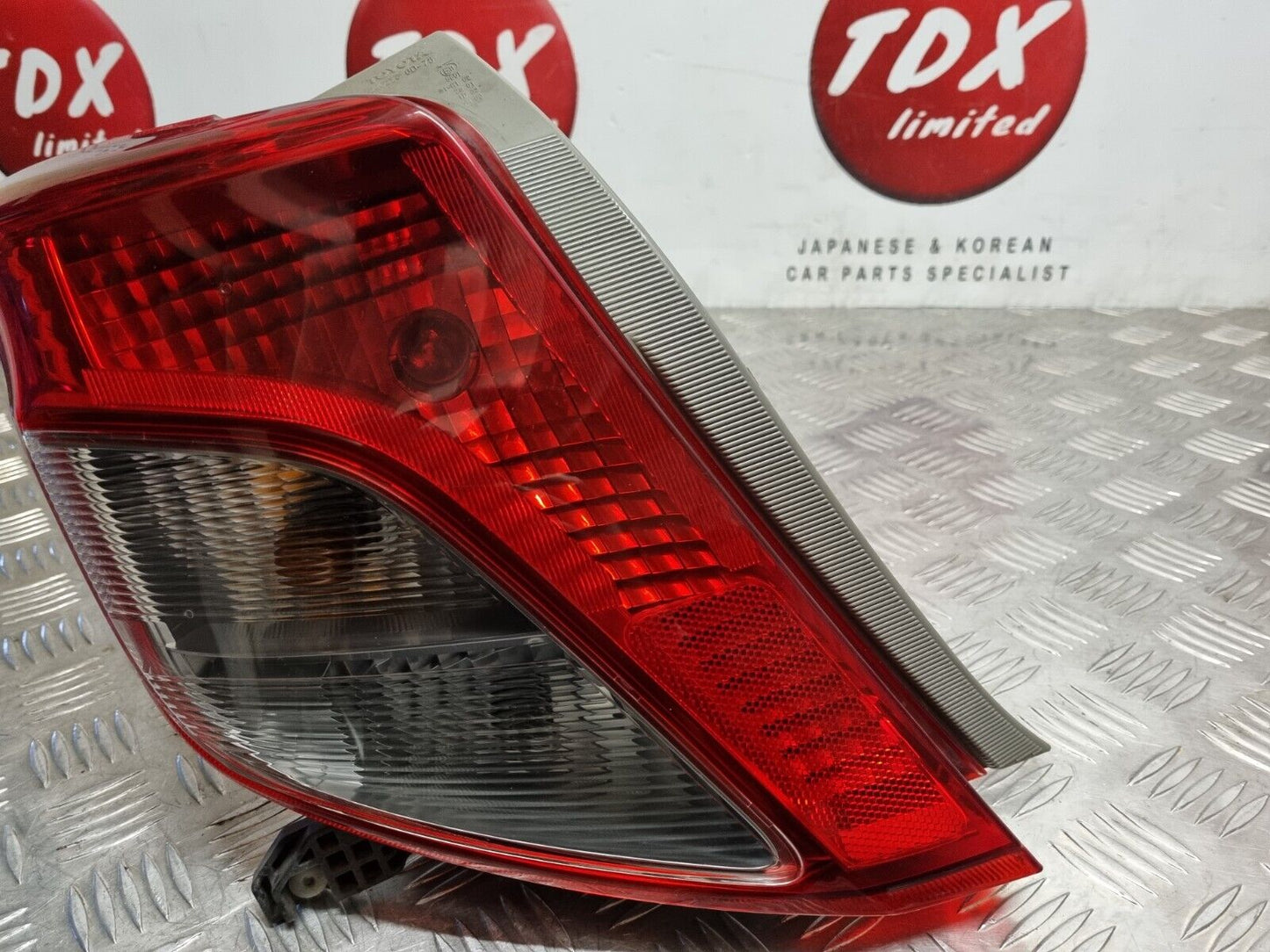 TOYOTA YARIS 2012-2015 PRE-FACELIFT GENUINE PASSENGERS REAR OUTER BRAKE LIGHT