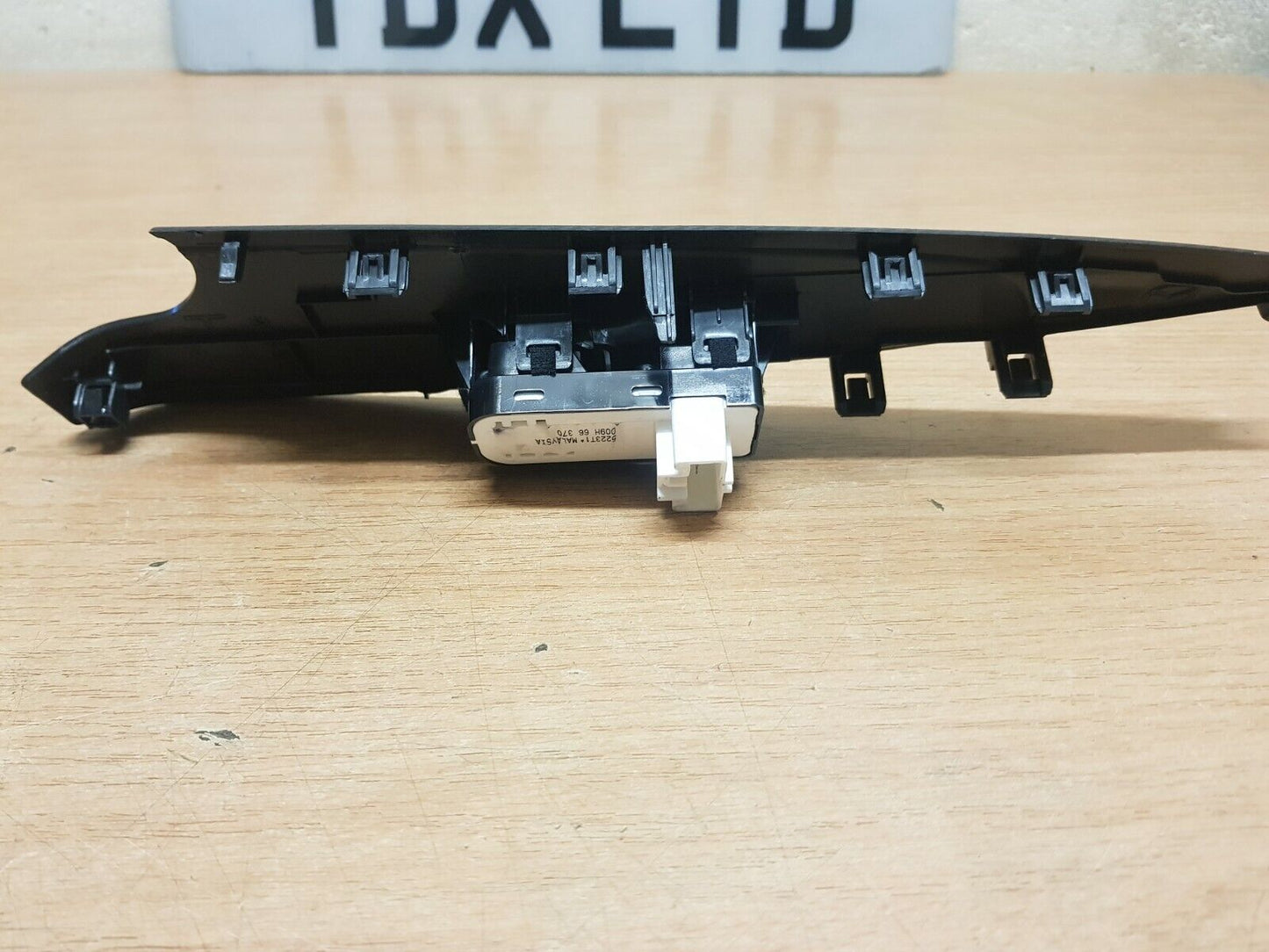 Mazda 2 MK3 5dr Passengers Front LH Genuine Window Switches 2015-2018