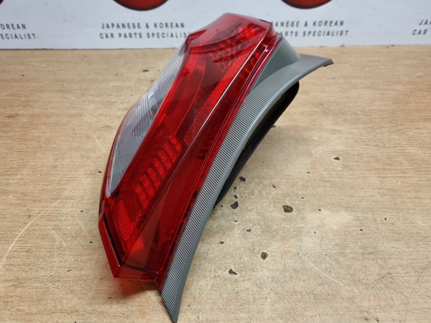 TOYOTA YARIS MK3 2012-2014 GENUINE PASSENGERS SIDE REAR OUTER BRAKE LIGHT