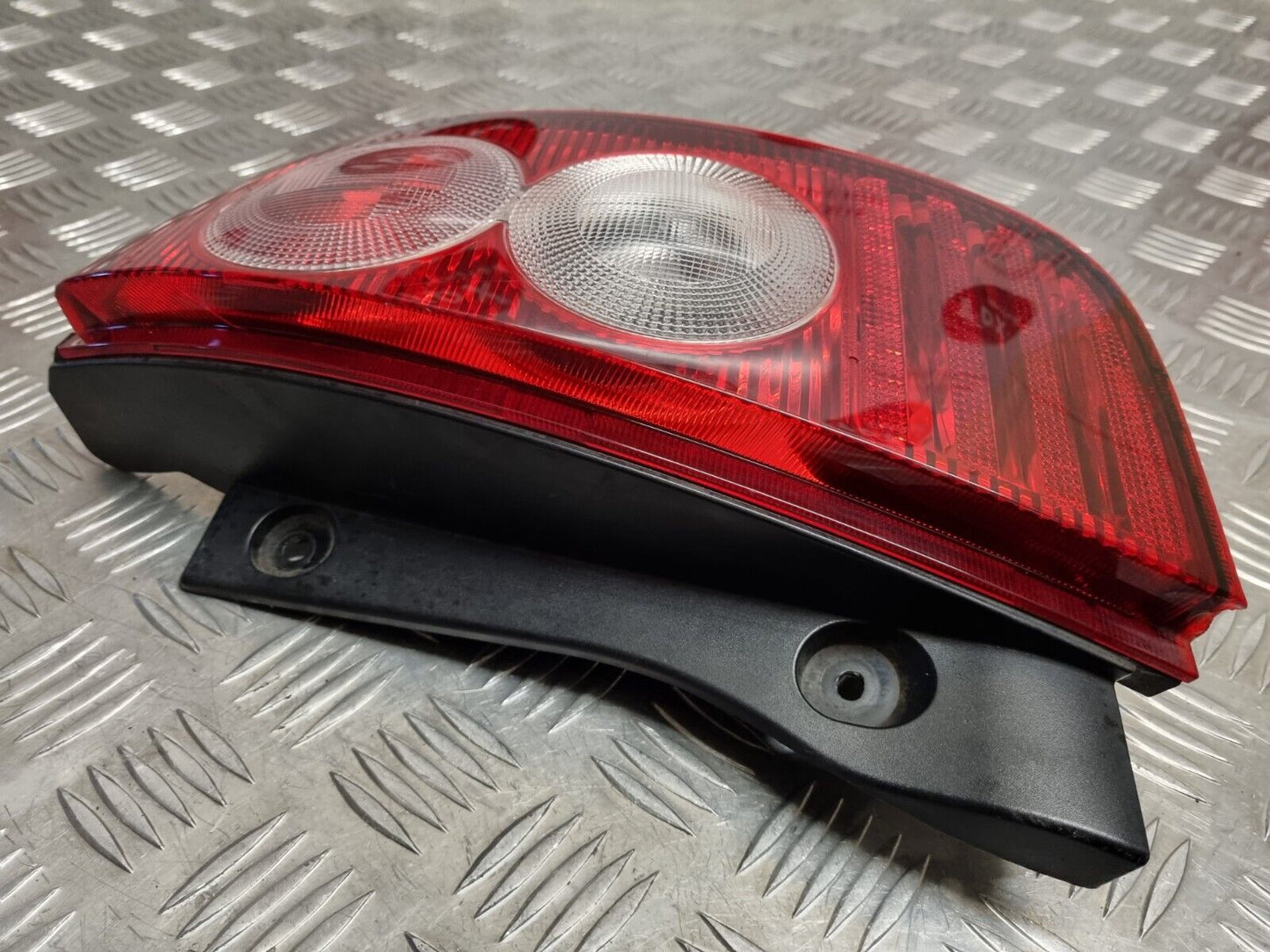 NISSAN MICRA K12 MK3 2003-2010 GENUINE DRIVERS SIDE REAR OUTER BRAKE LIGHT LAMP