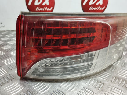 TOYOTA AVENSIS SALOON 2009-2012 T27 PREFACELIFT DRIVERS  SIDE REAR OUTER LIGHT