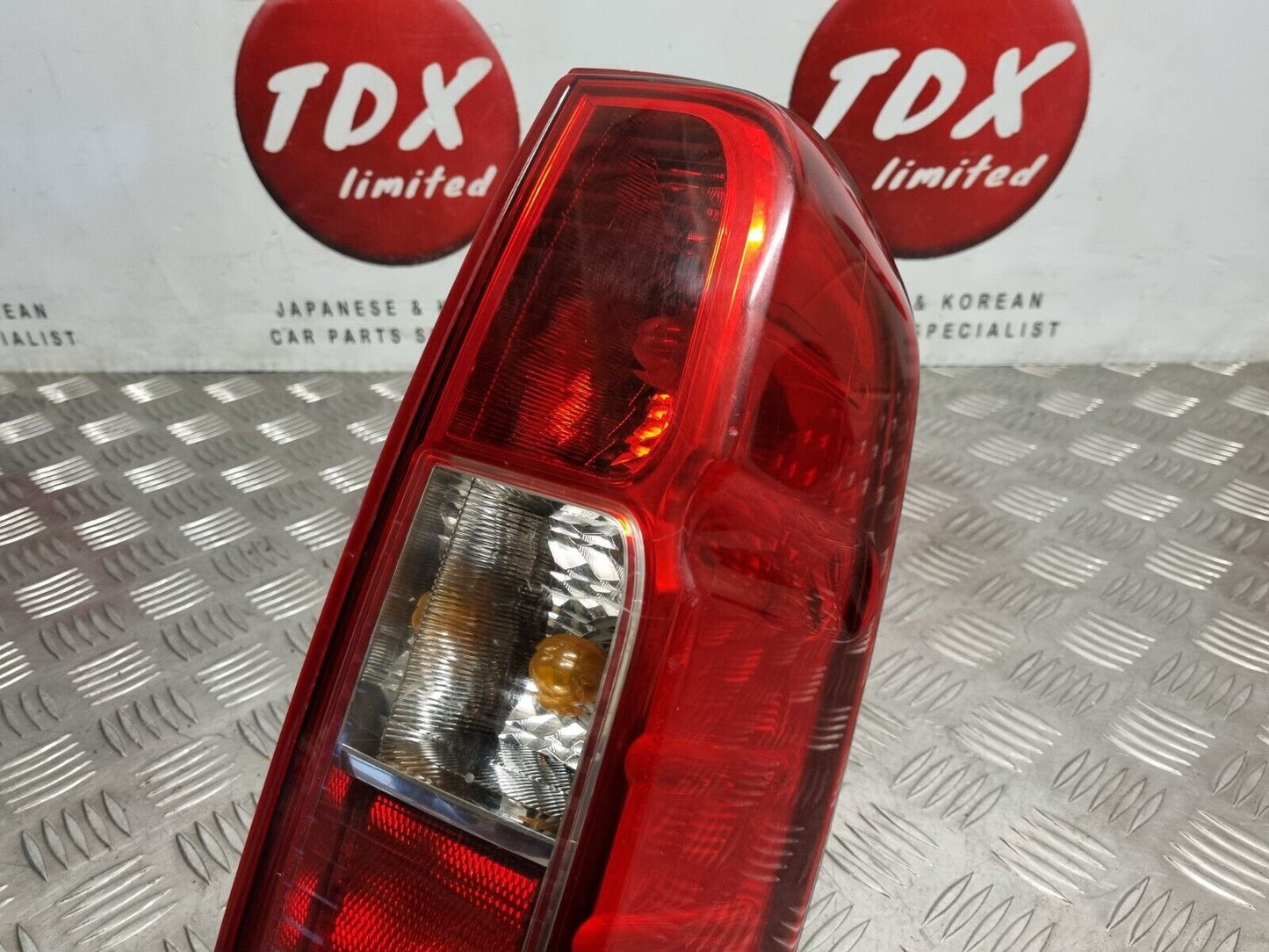 NISSAN NAVARA D40 MK2 2005-2015 GENUINE DRIVERS SIDE REAR OUTER BRAKE LIGHT LAMP