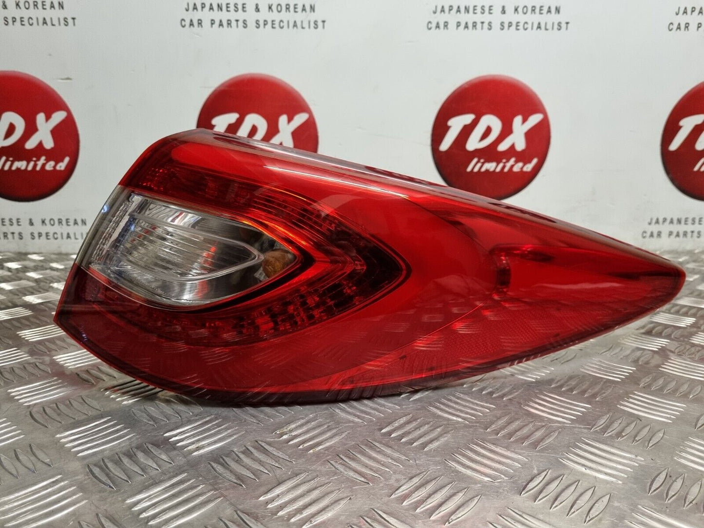 HYUNDAI IX35 EL 2010-2015 GENUINE DRIVERS REAR OUTER LED BRAKE LIGHT 92402-2Y5