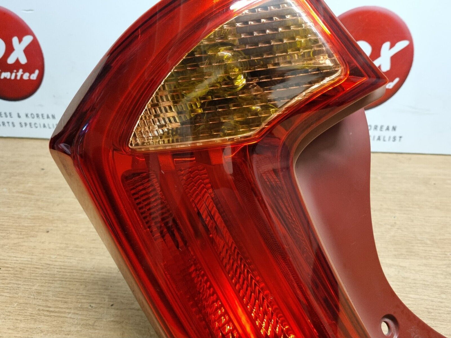 KIA PICANTO MK2 2011-2017 GENUINE PASSENGERS REAR OUTER BRAKE LIGHT 92401-1Y0