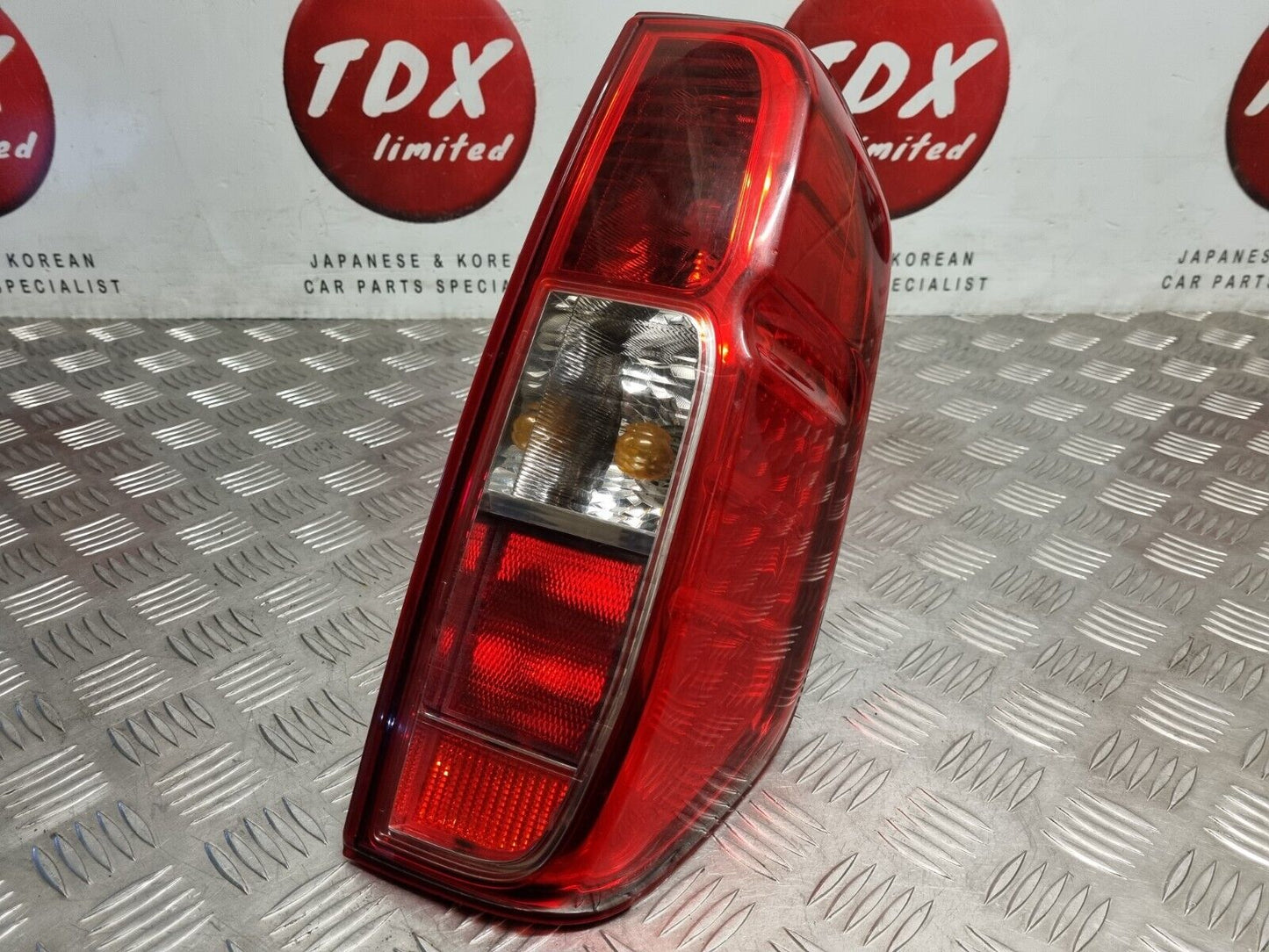 NISSAN NAVARA D40 MK2 2005-2015 GENUINE DRIVERS SIDE REAR OUTER BRAKE LIGHT LAMP