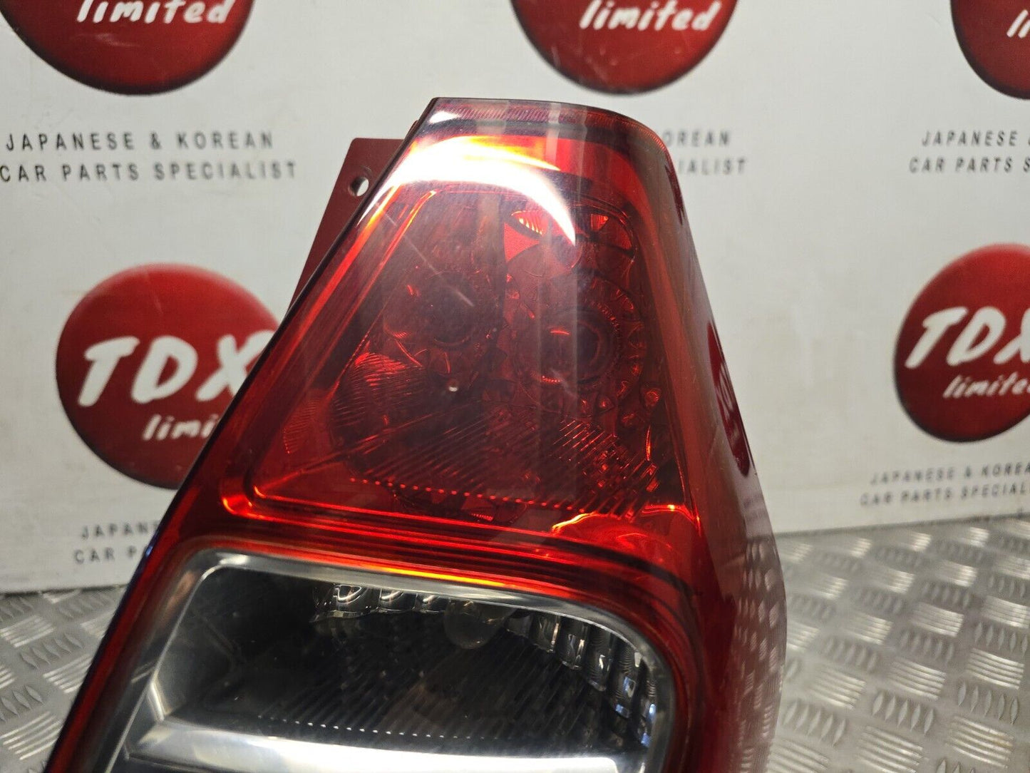 HYUNDAI I10 PA 2011-2013 FACELIFT DRIVERS SIDE REAR OUTER BRAKE LIGHT 92402-0X1