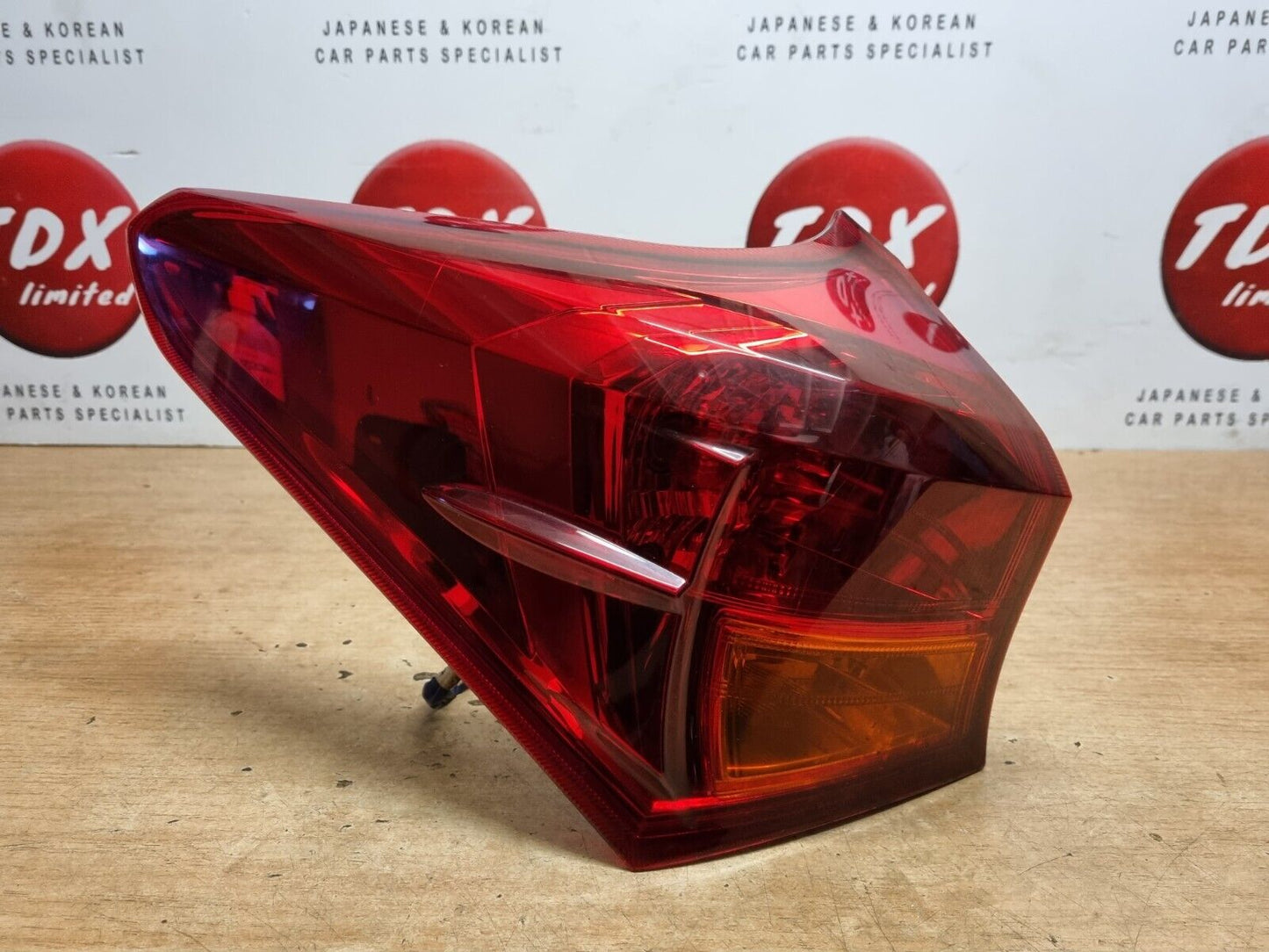 TOYOTA AURIS ESTATE 2012-2015 MK2 PRE-FACELIFT GENUINE PASSENGER REAR BODY LIGHT