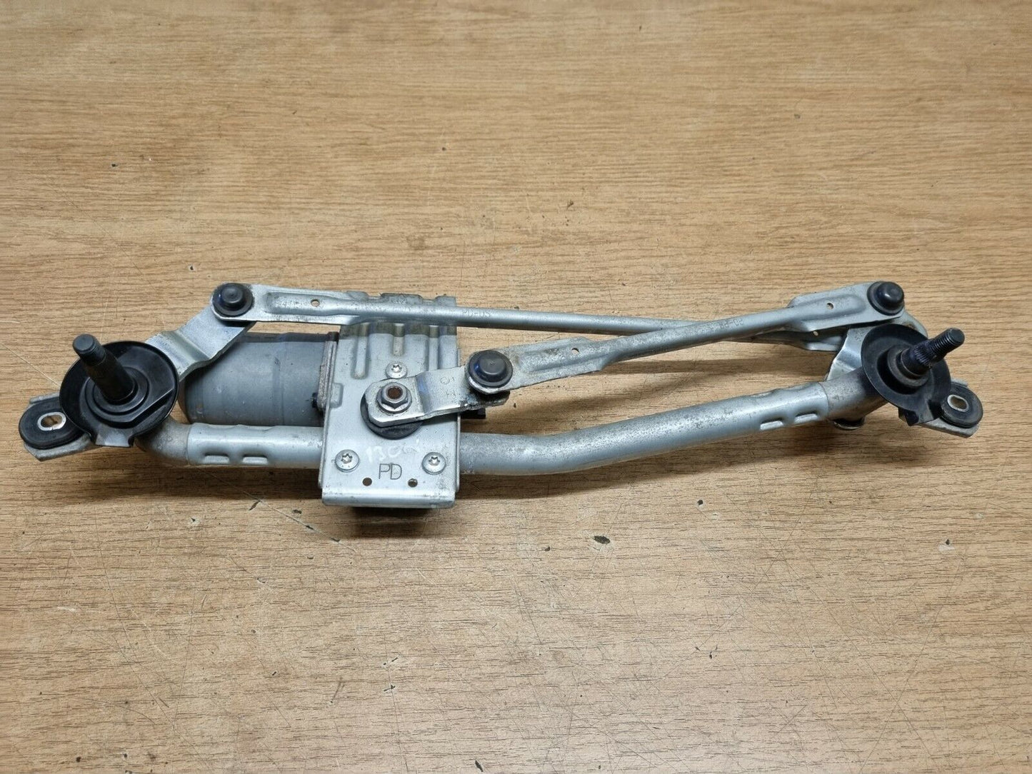 HYUNDAI I30N 2017-2020 GENUINE FRONT WINDSCREEN WIPER MOTOR + LINKAGE