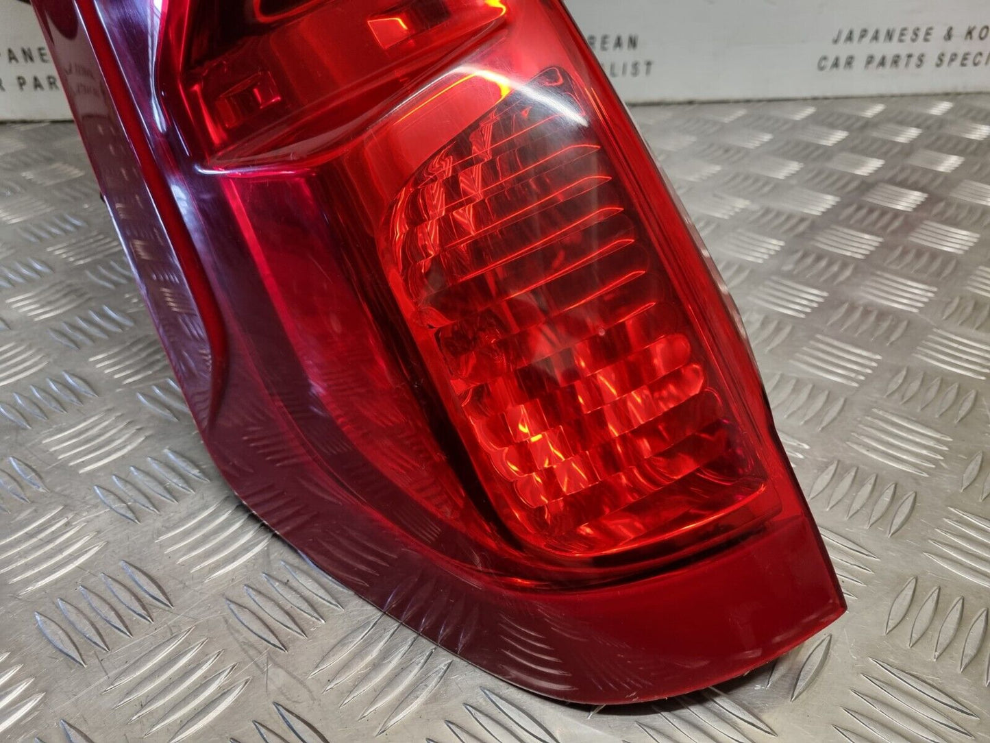 NISSAN X-TRAIL T31 MK2 2007-2013 GENUINE PASSENGERS SIDE REAR OUTER BRAKE LIGHT