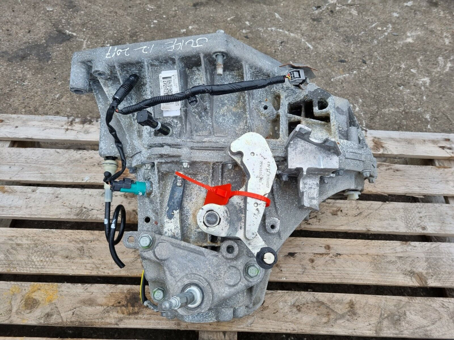 Nissan Juke F15 1.2 DIG-T 6 Speed Manual Gearbox 2014-2019 320100960R 32010BV80A