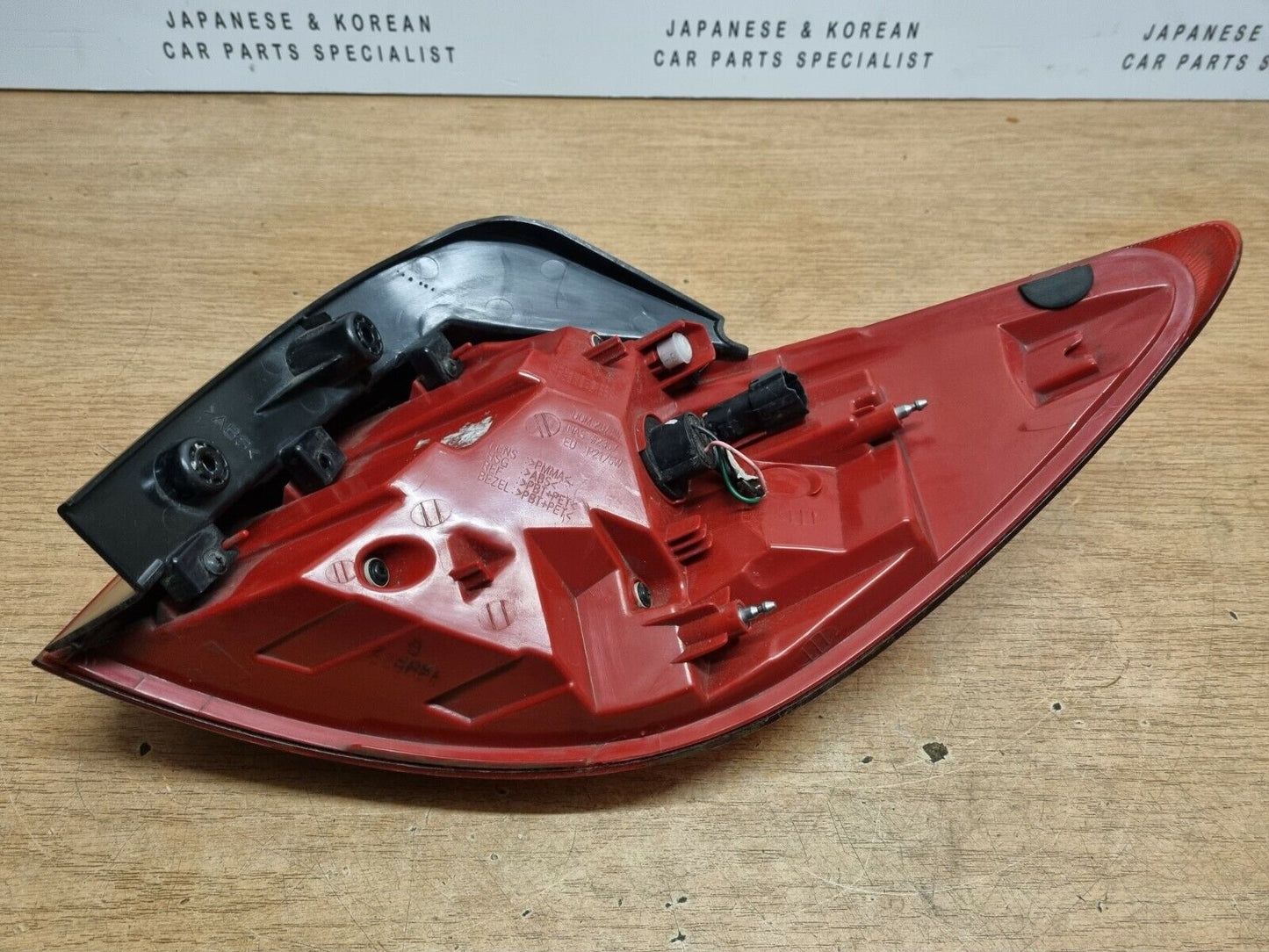 KIA SPORTAGE MK3 SL GENUINE PASSENGERS SIDE REAR OUTER TAIL LIGHT LAMP 2010-2013