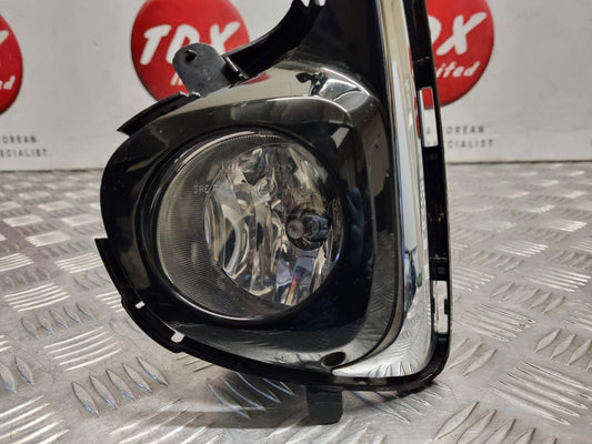 TOYOTA YARIS MK3 2017-2020 GENUINE PASSENGERS SIDE FRONT FOG LIGHT + COVER PANEL