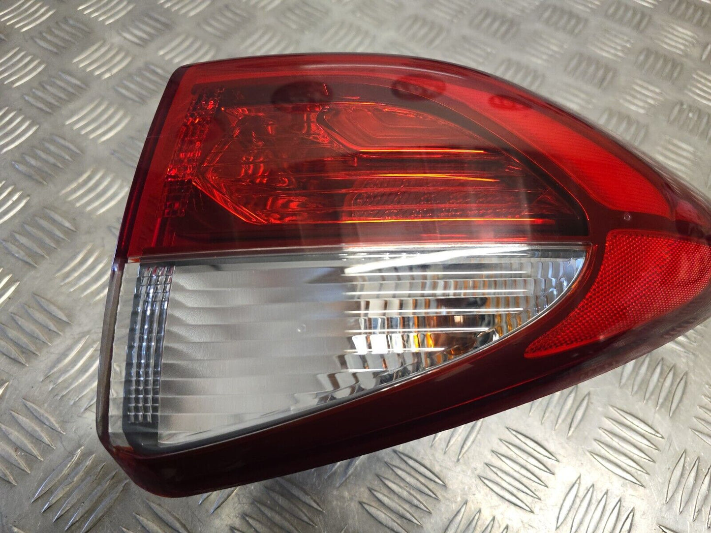 HYUNDAI TUCSON (TL) MK3 2015-2018 PRE-FACELIFT DRIVERS REAR OUTER BRAKE LIGHT