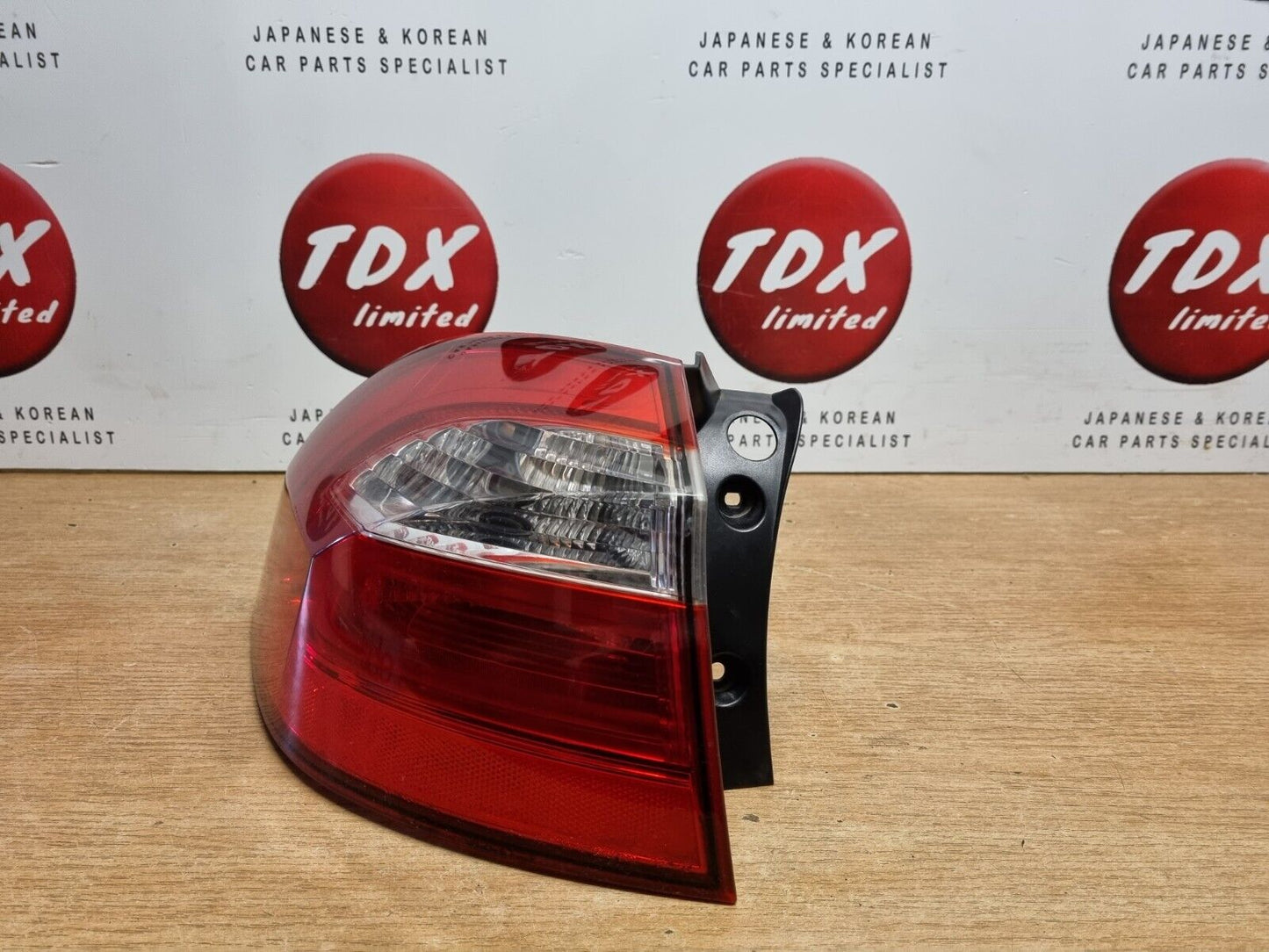 KIA RIO MK3 UB 2011-2017 GENUINE PASSENGERS SIDE REAR OUTER BODY BRAKE LIGHT