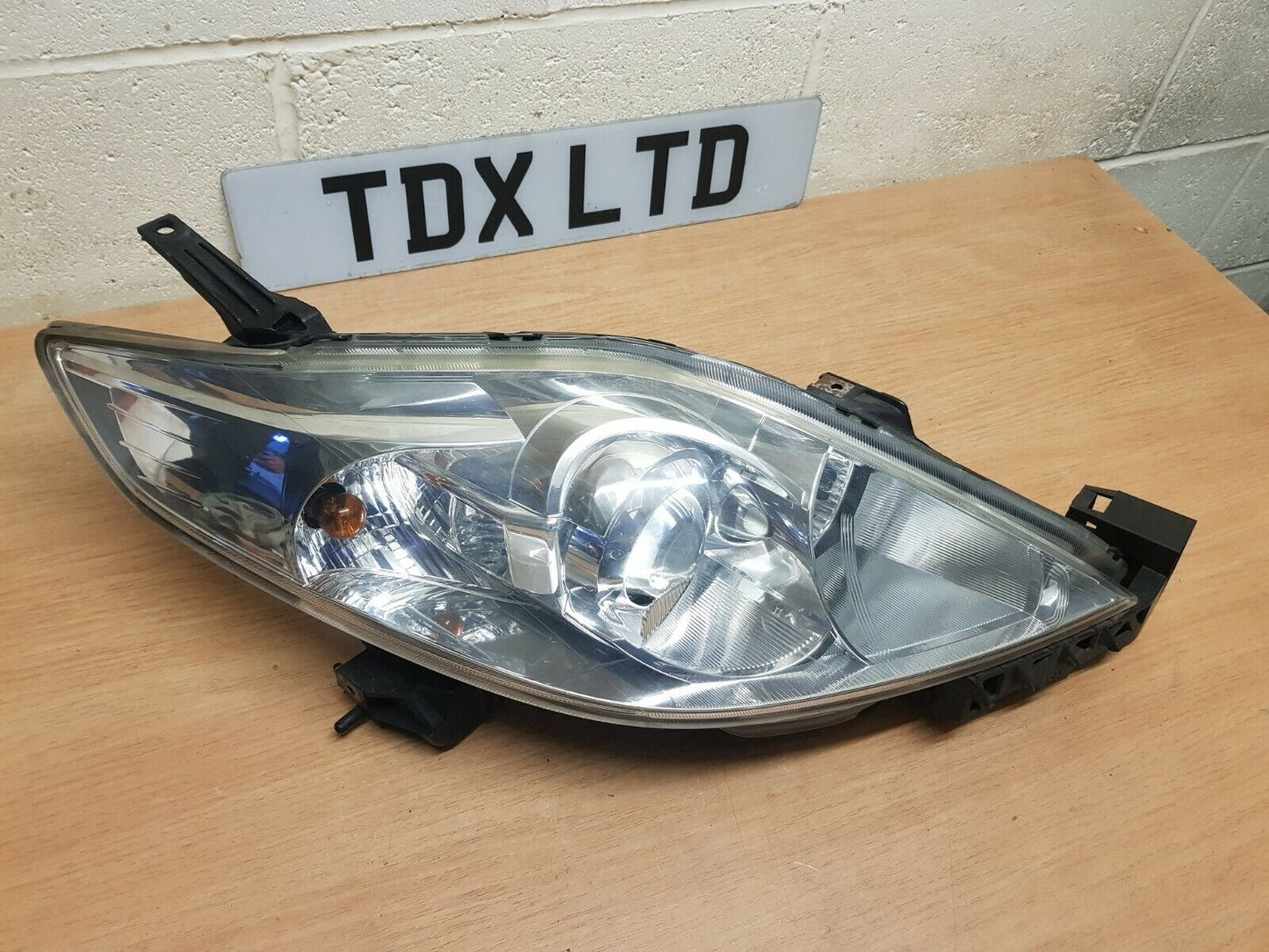 Mazda 5 Driver Side Halogen Headlight 2006 2007 2008