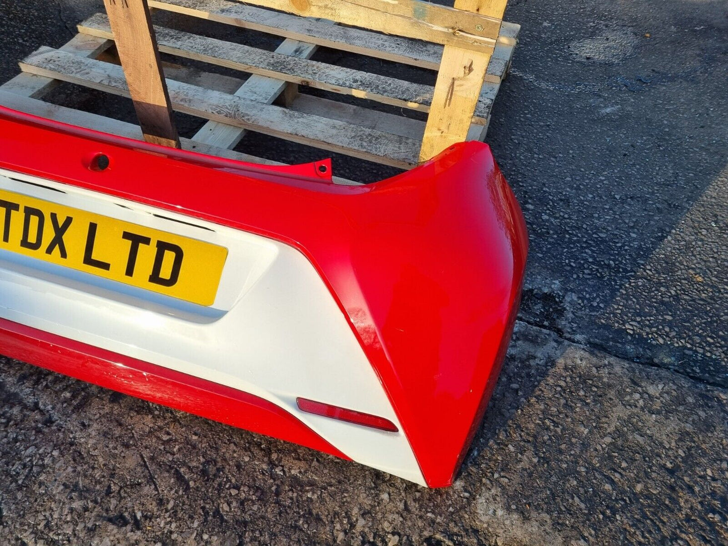 TOYOTA AYGO MK2 2014-2017 PRE-FACELIFT GENUINE REAR BUMPER IN RED AND WHITE