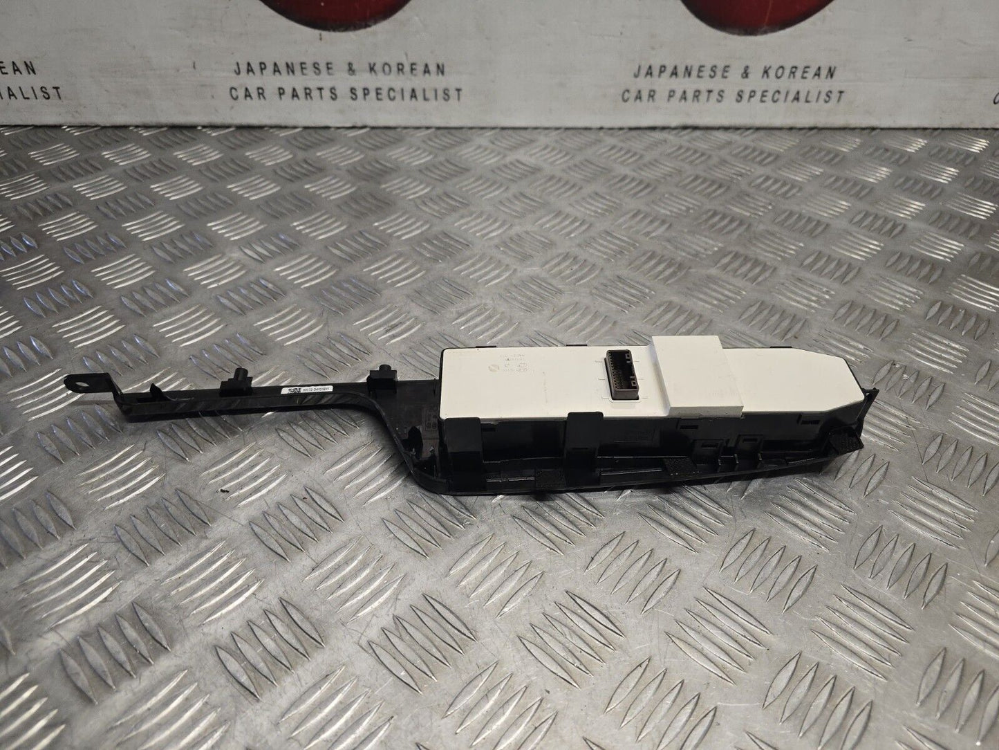 KIA OPTIMA MK4 JF 2016-2019 GENUINE DRIVERS SIDE FRONT WINDOW SWITCH 93570D4BG0