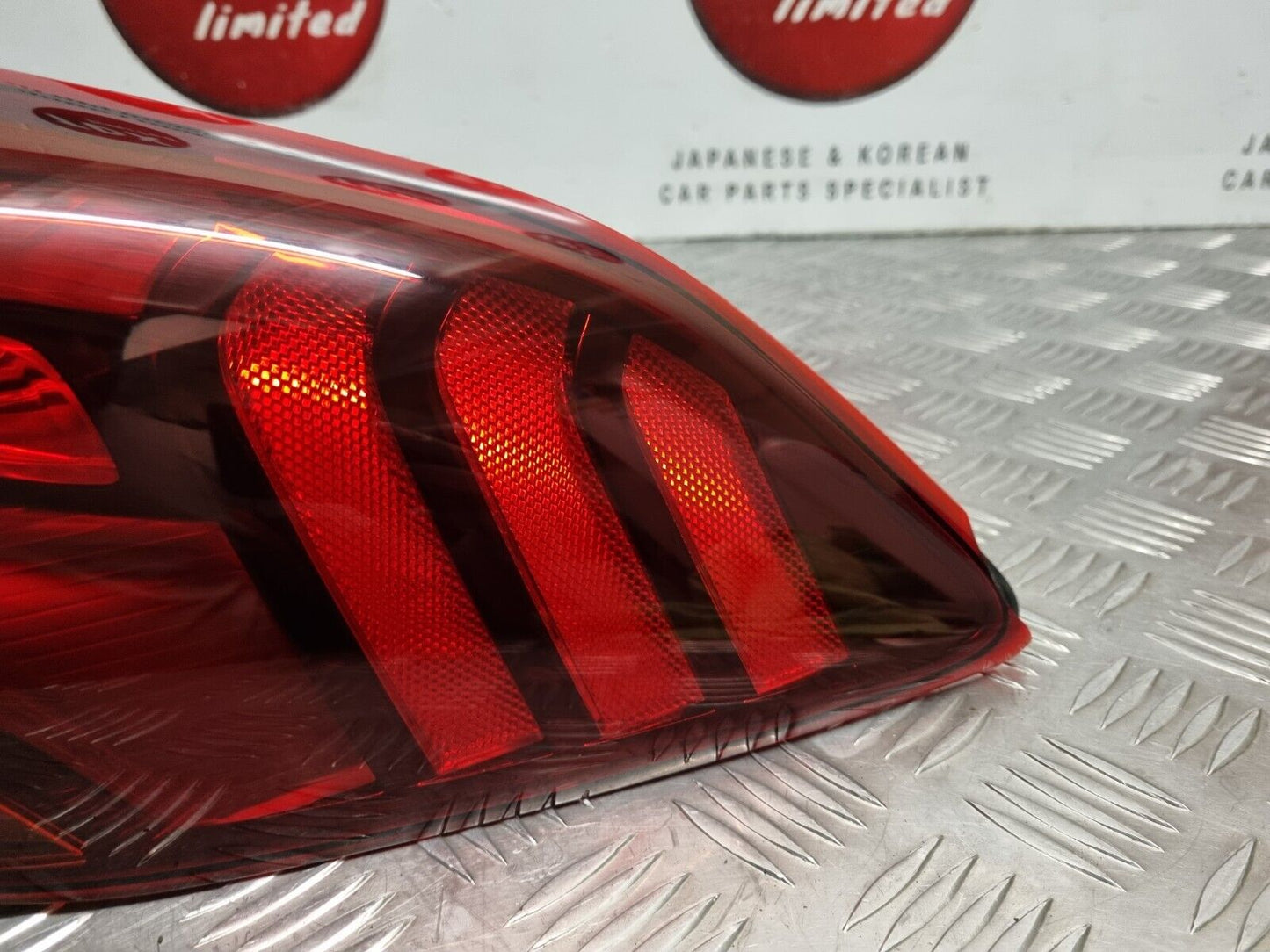 HYUNDAI TUCSON 2018-2020 FACELIFT GENUINE DRIVER SIDE REAR OUTER BRAKE LED LIGHT