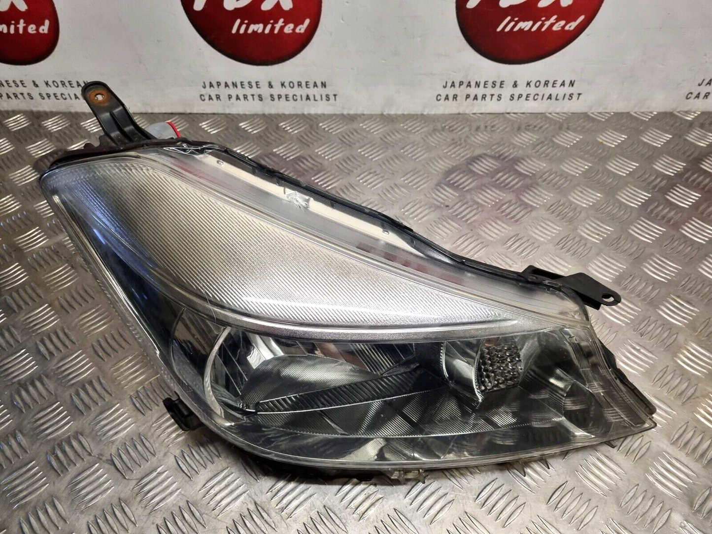 TOYOTA YARIS MK3 2012-2014 PREFACELIFT GENUINE OS DRIVERS SIDE HALOGEN HEADLIGHT