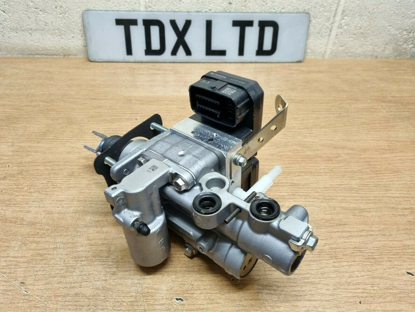 Toyota Prius 1.8 PHEV Genuine Brake Master Cylinder Pump 2016-2019