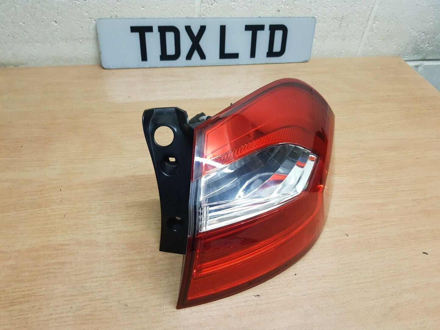 Genuine Kia Rio MK3 Driver Side Rear Tail Light Lamp Unit 2012-2015