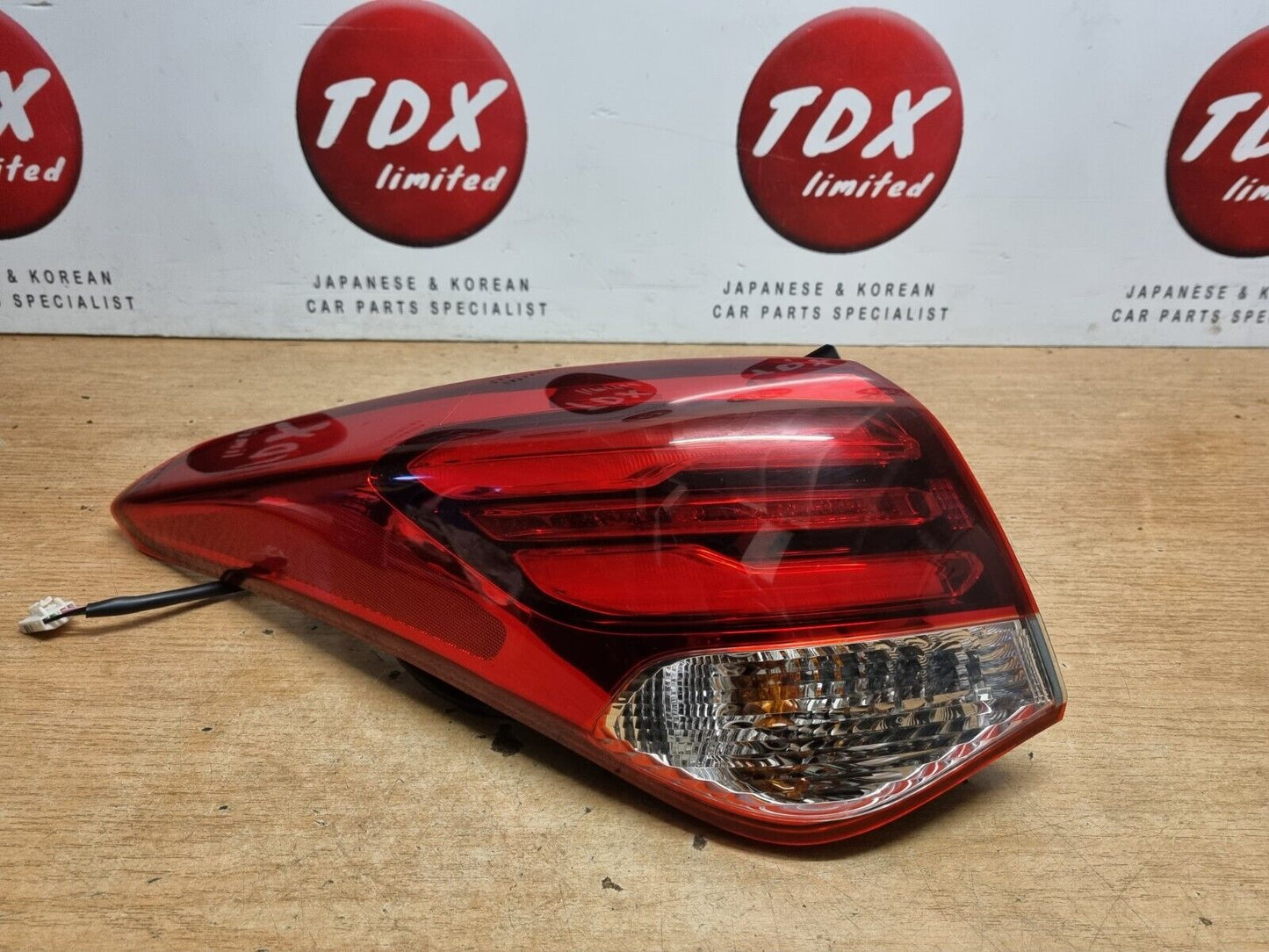 HYUNDAI I40 2015-2019 SALOON MK1 FACELIFT GENUINE PASSENGER REAR LED BRAKE LIGHT