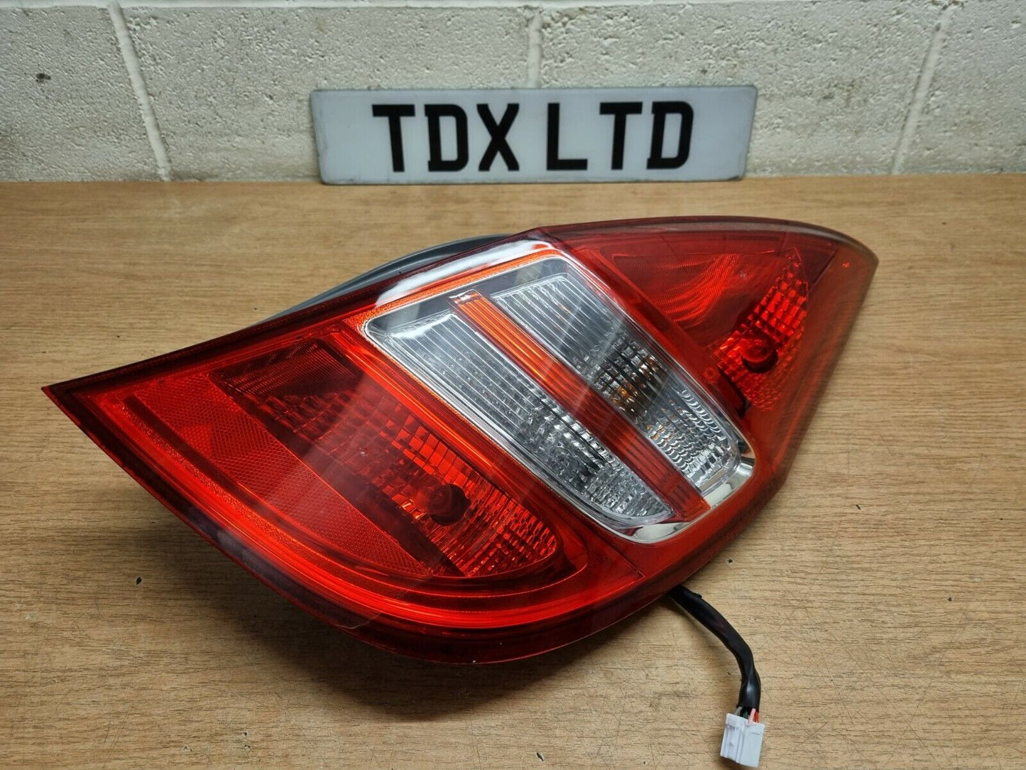 Hyundai I30 MK1 Hatch Drivers Side Rear Tail Light Lamp 2007-2011 92402-2L010