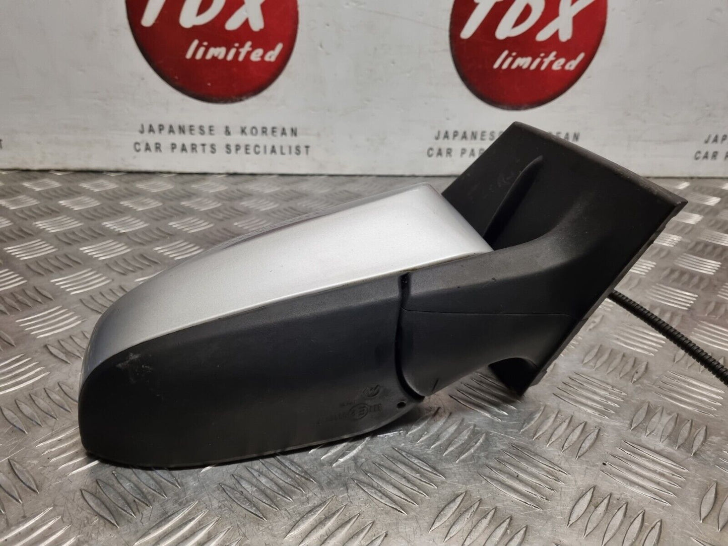 TOYOTA AYGO MK2 2014-2022 GENUINE DRIVERS SIDE MANUAL FOLD WING MIRROR SILVER