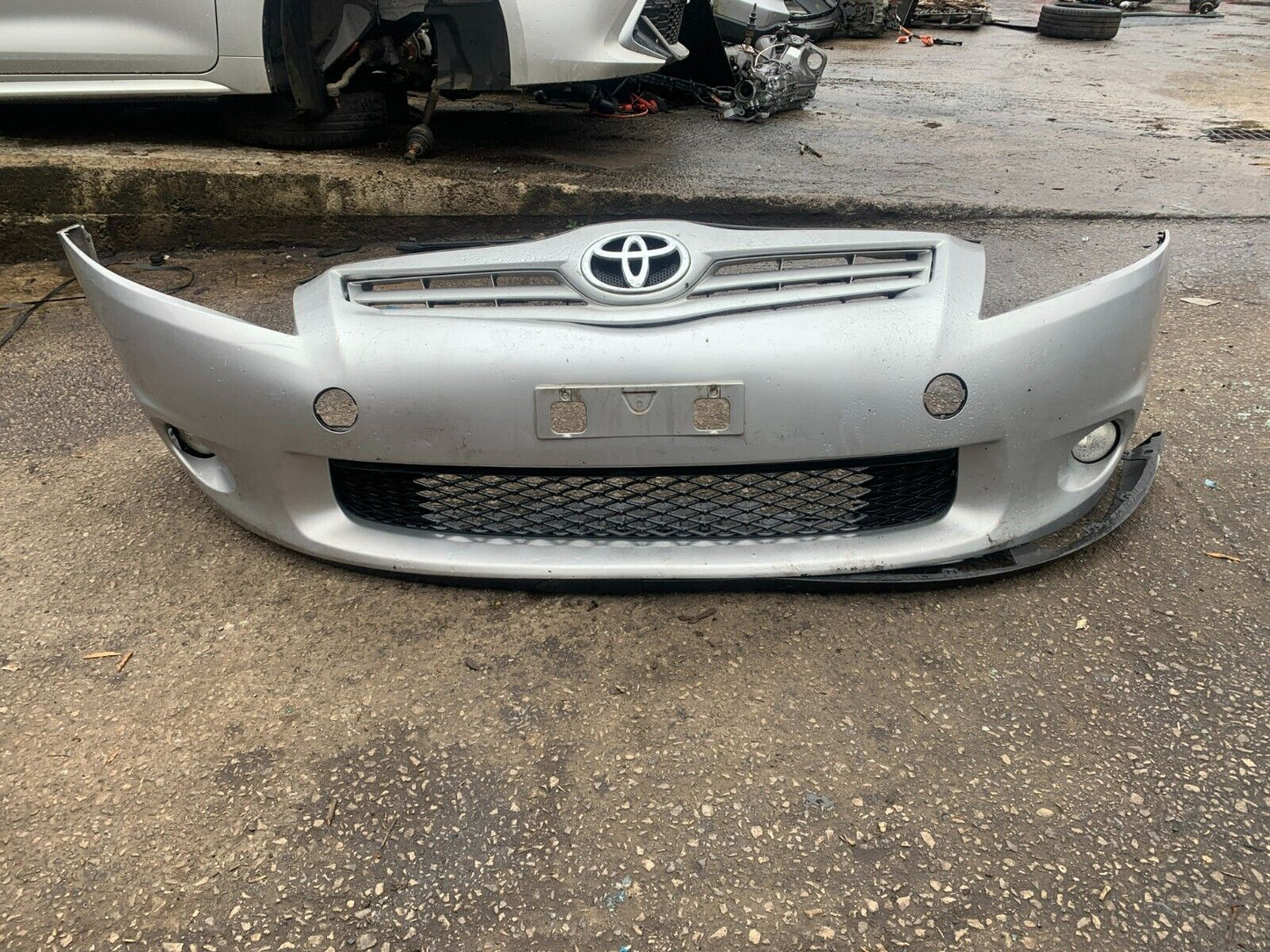 TOYOTA AURIS MK1 2010-2012 NON-HYBRID FACELIFT GENUINE FRONT BUMPER SILVER