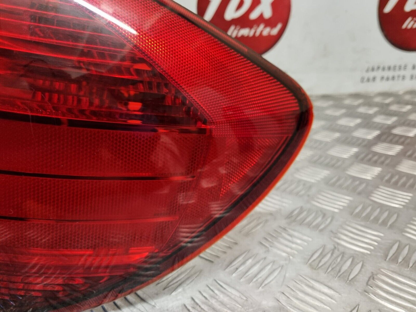 KIA RIO MK1 FACELIFT 2003-2005 GENUINE DRIVERS SIDE REAR OUTER BRAKE LIGHT LAMP