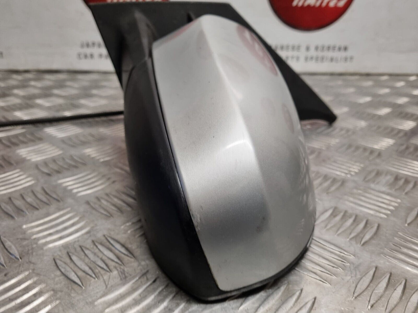 TOYOTA AYGO MK2 2014-2022 GENUINE PASSENGERS SIDE MANUAL FOLD WING MIRROR SILVER