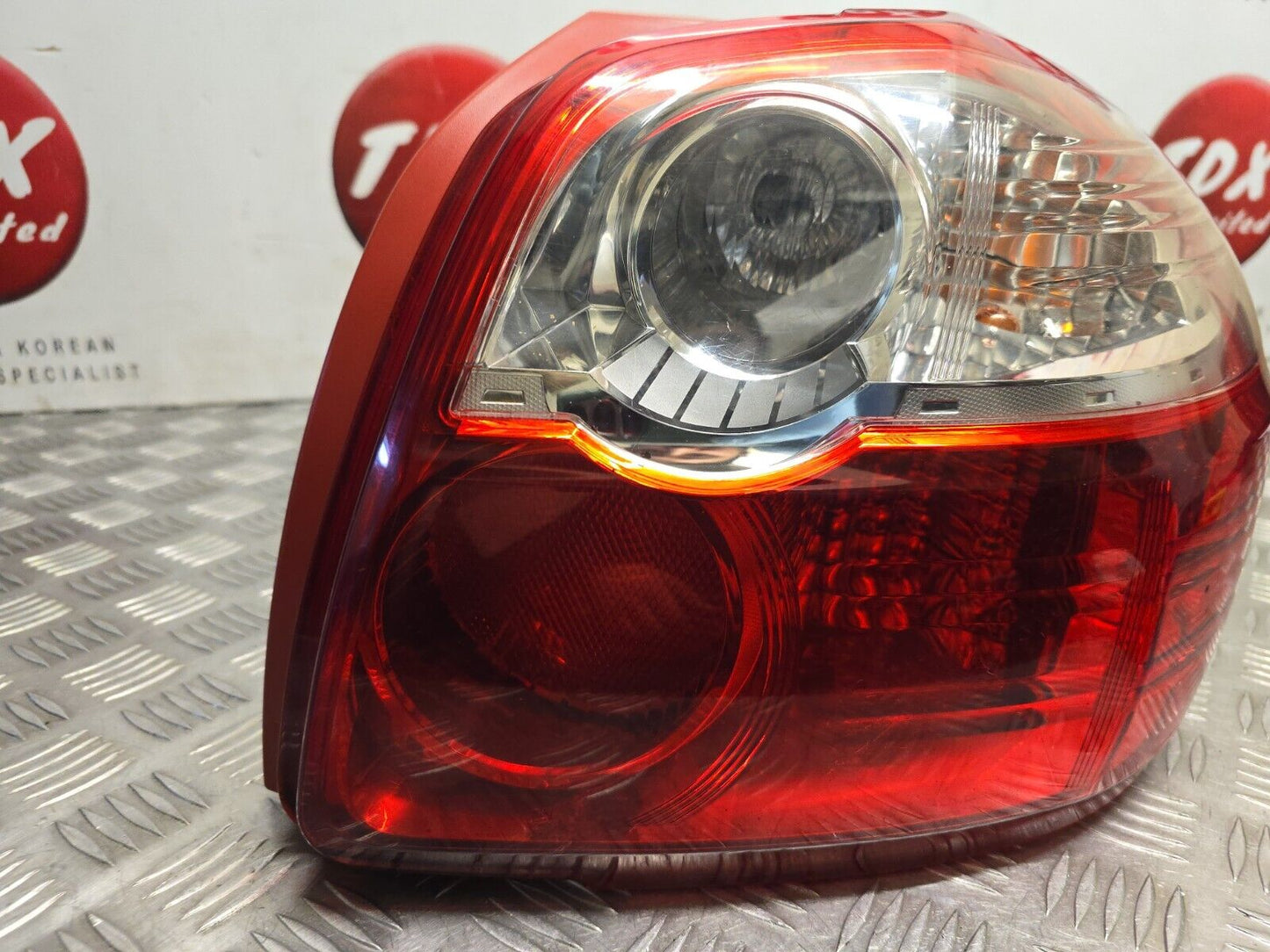 TOYOTA AURIS MK1 FACELIFT 2009-2012 GENUINE DRIVERS SIDE REAR OUTER BRAKE LIGHT