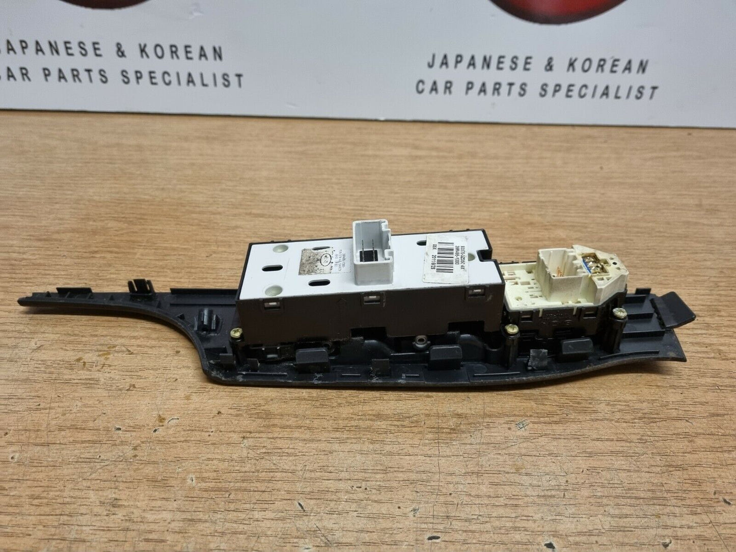 HYUNDAI I40 MK1 GENUINE DRIVERS FRONT WINDOW MIRROR CONTROL SWITCH 2011-2019