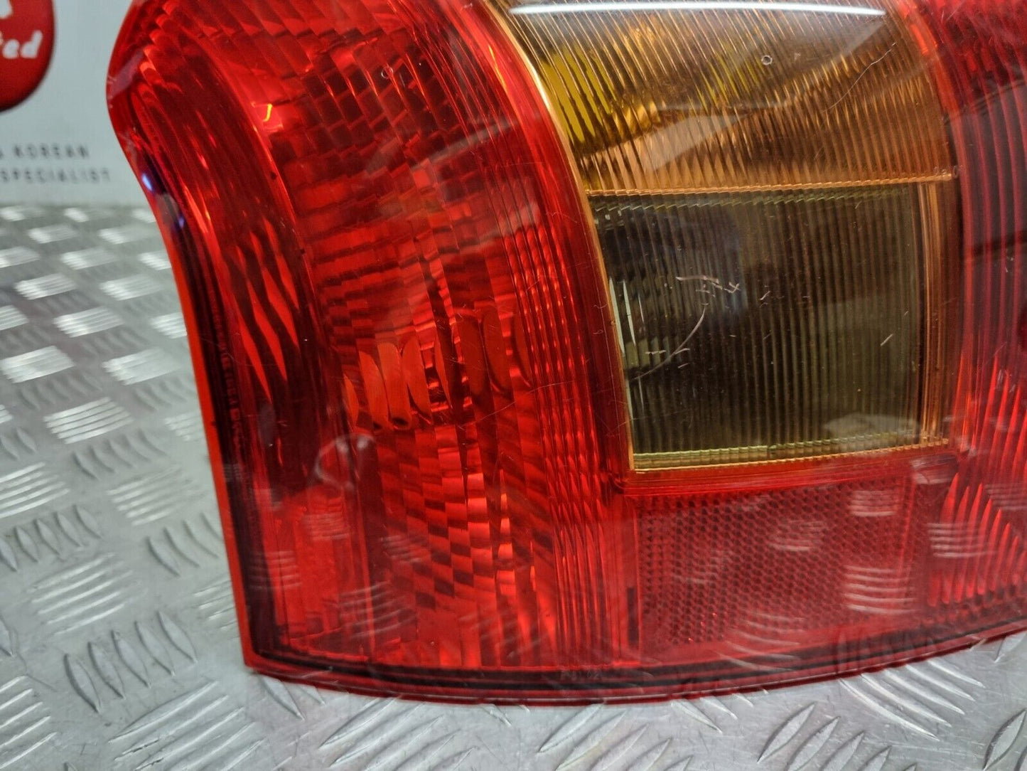 TOYOTA COROLLA MK9 HATCH 2002-2004 GENUINE PASSENGERS SIDE REAR OUTER LIGHT LAMP