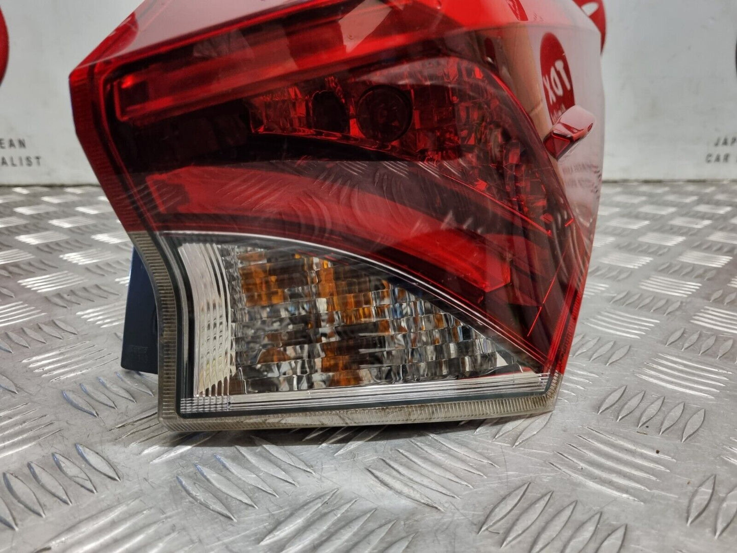 TOYOTA AURIS MK2 2015-2018 FACELIFT GENUINE DRIVERS SIDE REAR OUTER BRAKE LIGHT